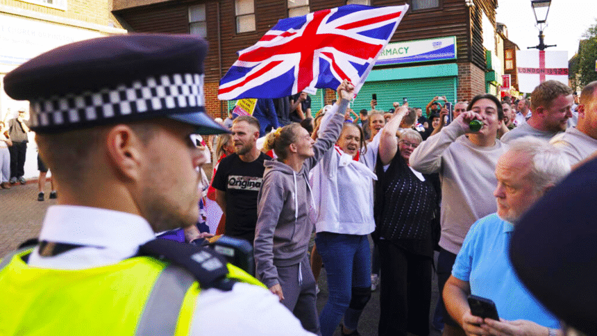英国政府宣布英国庇护改革，新制度以丹麦模式为蓝本，引发社会强烈争议与人权关注