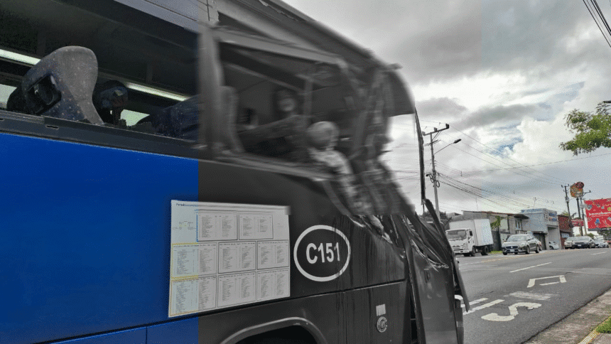 Imagen de accidente en Curridabat con autobús