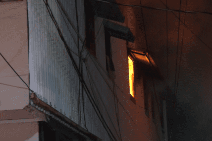 Incendio en vivienda de dos plantas atendido por Bomberos y Cruz Roja en Pavas