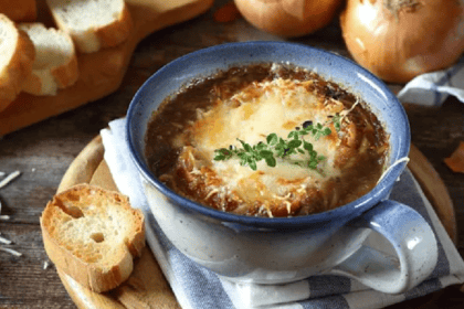 sopa-cebolla-paris-plato-clasico-historia