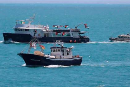 西班牙派军舰护航