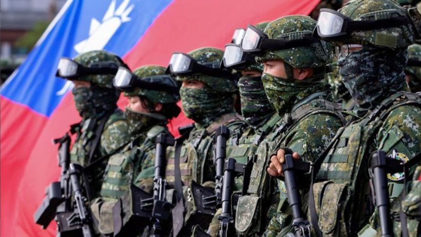 Buques militares en el estrecho de Taiwán