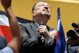 Rodrigo Chaves llama "filibusteros" a magistrados y acusa usurpación