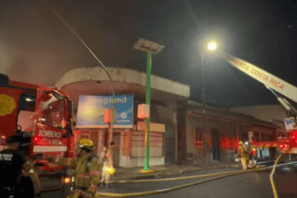 incendio-centro-san-jose-bodegas-bomberos-dron-termico