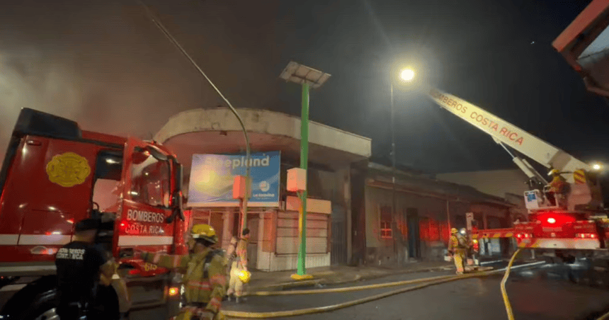 incendio-centro-san-jose-bodegas-bomberos-dron-termico