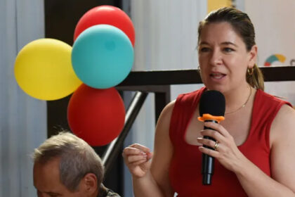 rechazo marca gira de Claudia Dobles al iniciar en Limón