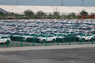Lote de autos con descuentos en la industria automotriz china