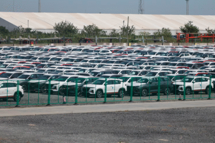 Lote de autos con descuentos en la industria automotriz china