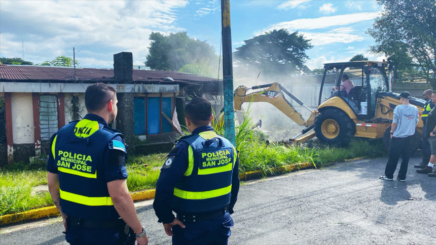 Policía Municipal San José demuele búnker en San Francisco de Dos Ríos.