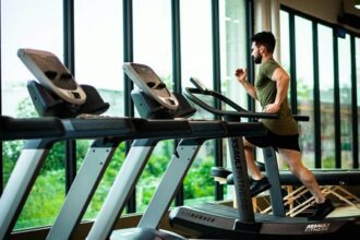 cláusulas abusivas en contratos de gimnasios detectadas por el MEIC en Costa Rica