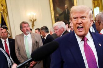 特朗普警告伊朗