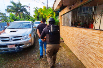 OIJ de Limón realiza allanamientos en Cieneguita por homicidio y drogas.