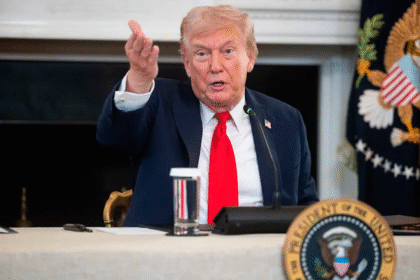 特朗普关税政策 白宫经济新闻发布会现场