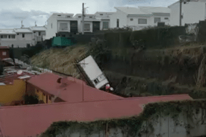 camión cae viviendas cruz roja costa rica