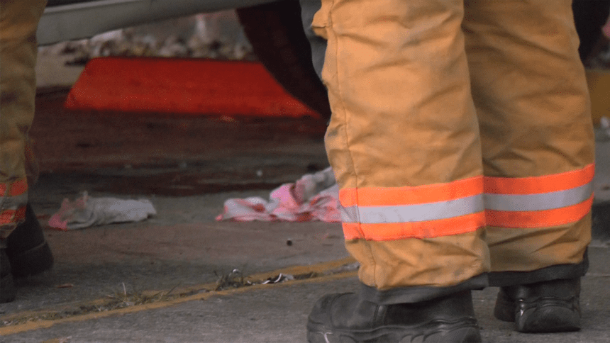 colisión de motocicleta, colisión de motocicleta contra vehículo todo terreno, menor herido en colisión de moto, traumatismo importante en menor, bomberos paramédicos atienden accidente