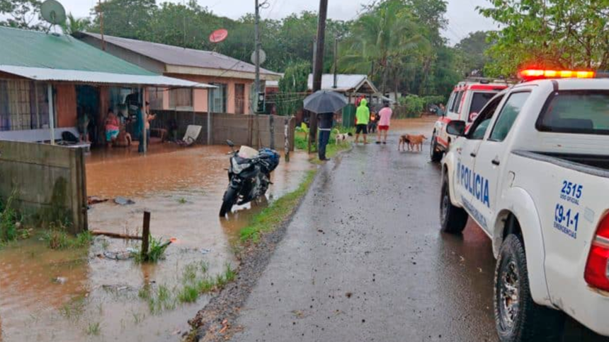Emergencias por lluvias en el Caribe y zona norte: comunidades incomunicadas, accesos dañados y alerta verde vigente