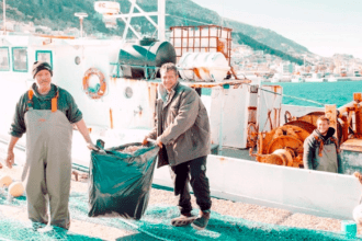西班牙兄妹发起“重力波”行动：废弃渔网再生利用，助力清洁地中海