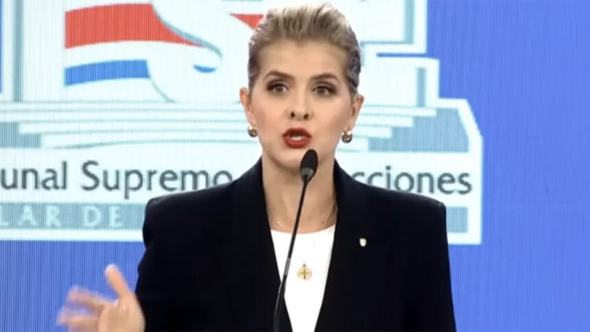 Laura Fernández busca acuerdos con diputados