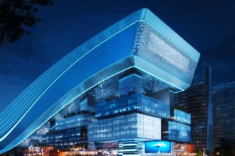 深圳启用全球最大室内滑雪场