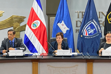 Funcionarios del TSE supervisan la impresión de papeletas para las Elecciones Nacionales 2026