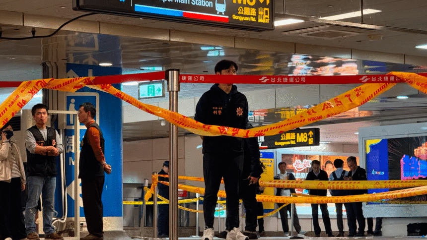 Escena del metro tras el ataque en Taipéi con presencia policial y de emergencia