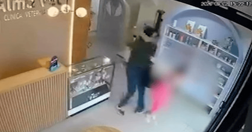 ¡A la clínica psiquiátrica! Ordenan un mes de internamiento al agresor del martillo en Cartago