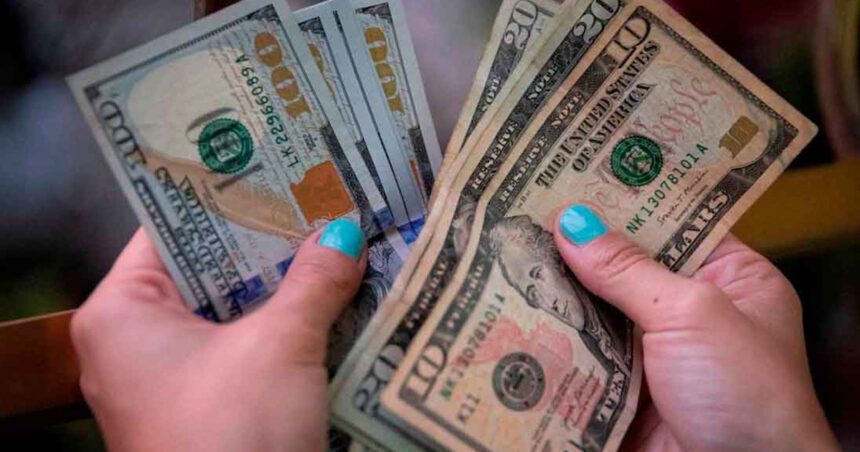  Economía: Turismo exige frenar caída del dólar