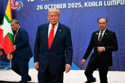 美国军舰停靠特立尼达港口