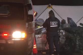 Colisión frontal atendida por cuerpos de emergencia