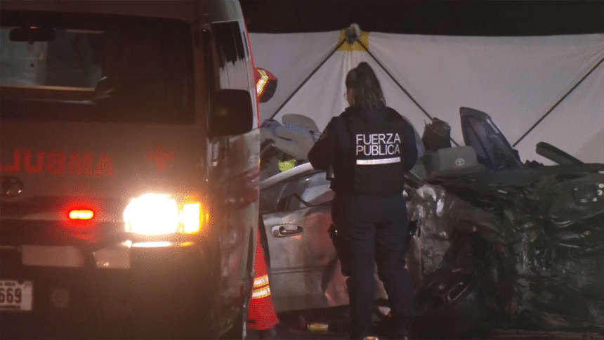 Colisión frontal atendida por cuerpos de emergencia