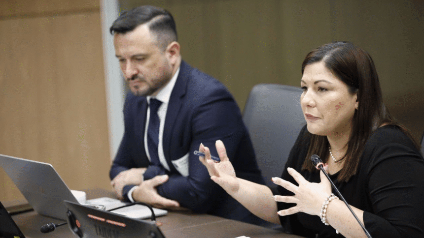 Sesión del Congreso mientras se debate un proyecto para reducir listas de espera en la CCSS