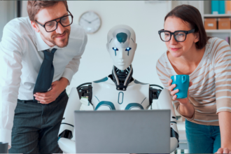 Persona emprendedora crea el sitio web