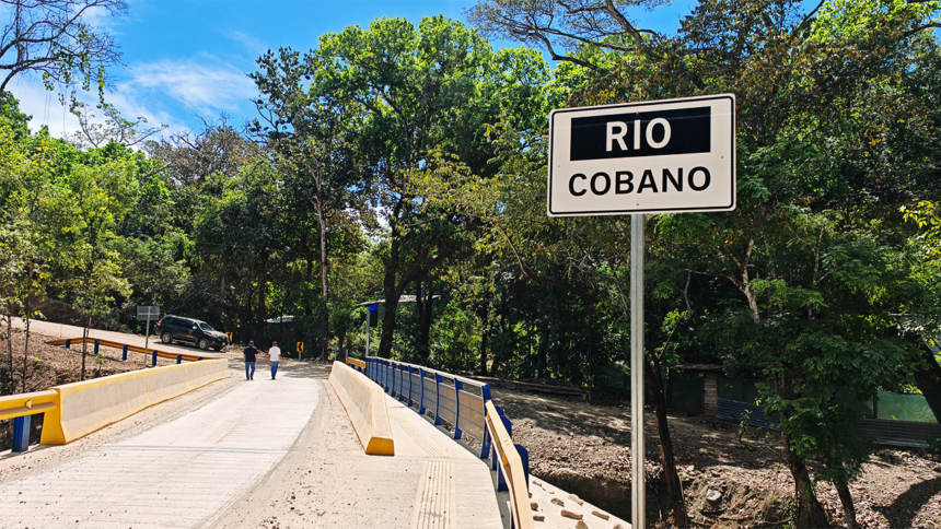 Nuevo puente sobre el río Cóbano