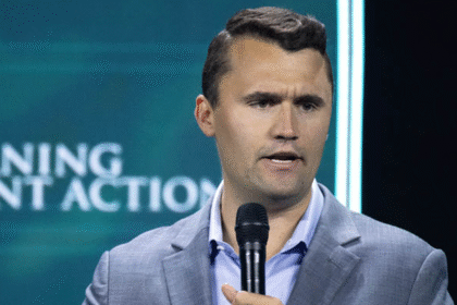 Charlie Kirk junto a Trump