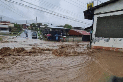 “Trabajos de limpieza en Ruta 141 tras derrumbes por lluvias”