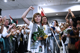 以色列驱逐171名驶向加沙的船队活动家