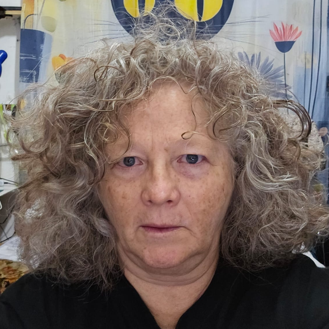 Ana Virginia Calzada aparece junto a comunicadoras denunciadas en un video donde denuncia abuso de poder y persecución política