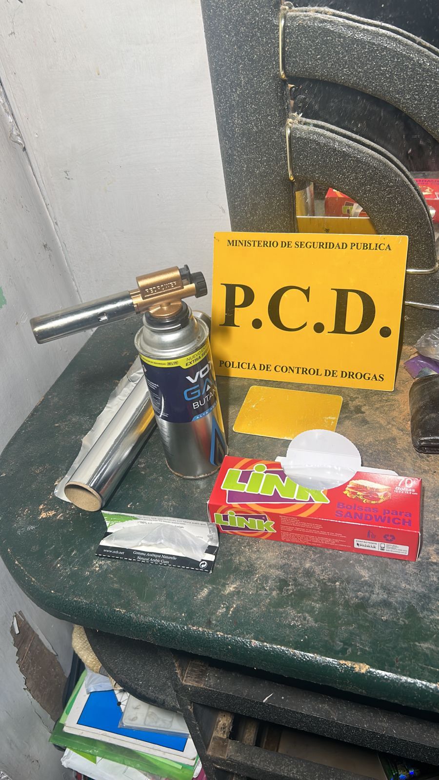 Agentes de la PCD decomisan droga y dinero tras allanar una vivienda cerca del parque La Dominica en Turrialba