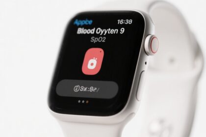 Apple Watch Series 9 mostrando la app de oxígeno en sangre SpO₂ en su pantalla.